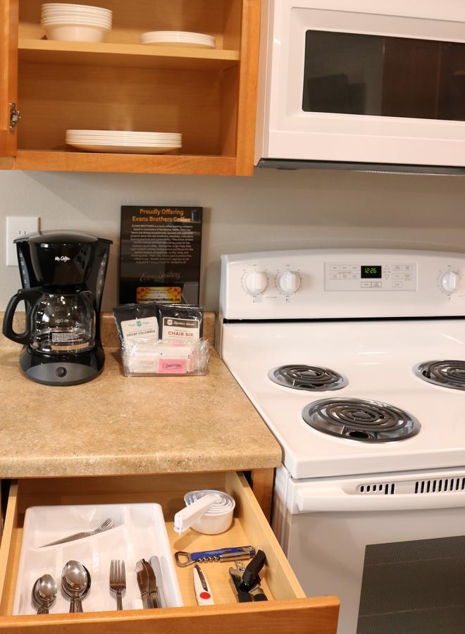 Autumn Leaf Suites Airway Heights Bagian luar foto