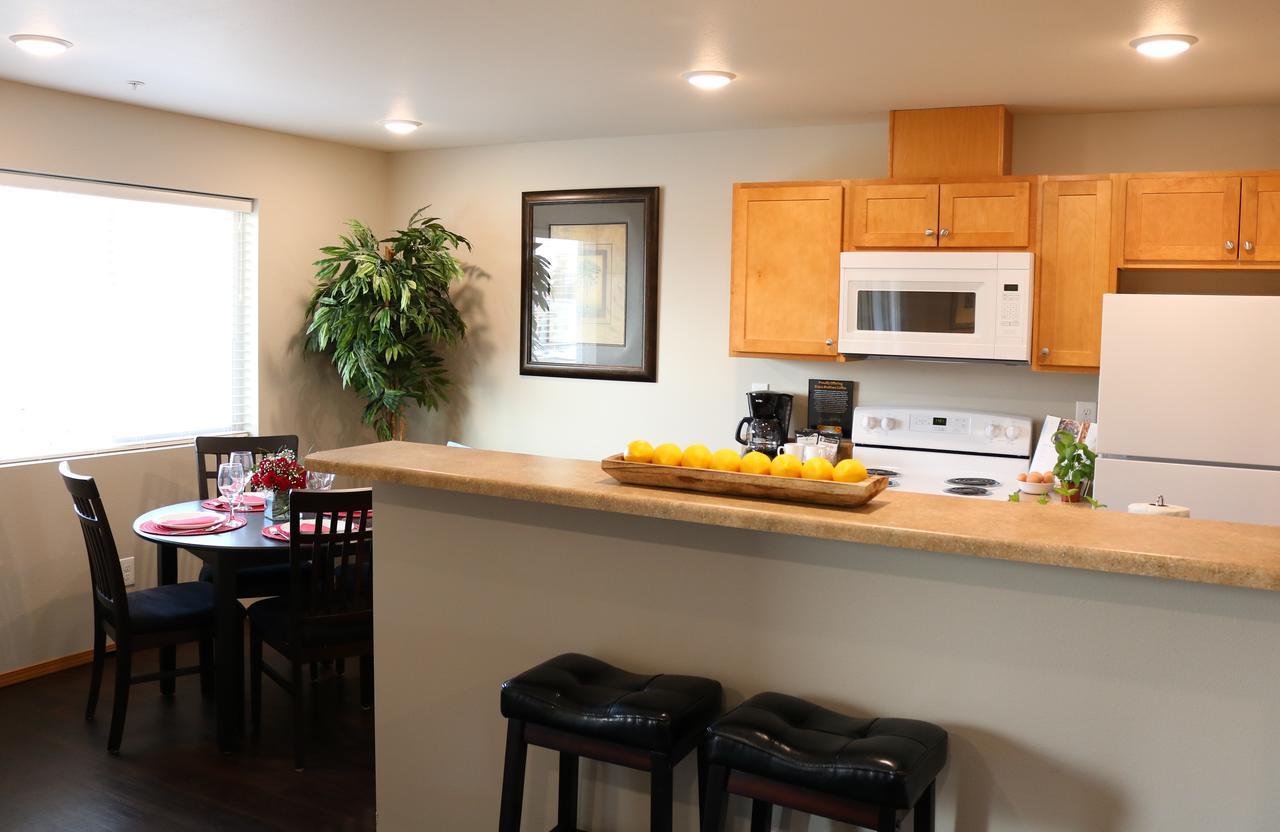 Autumn Leaf Suites Airway Heights Bagian luar foto