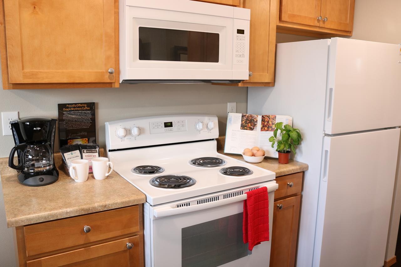 Autumn Leaf Suites Airway Heights Bagian luar foto